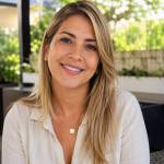 paciente de BIOZOE en tratamientos estéticos feliz con sus resultados